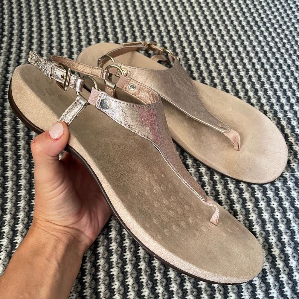 Vionic Kirra metallic rose gold toe post sandal women’s shoes size size 9.5